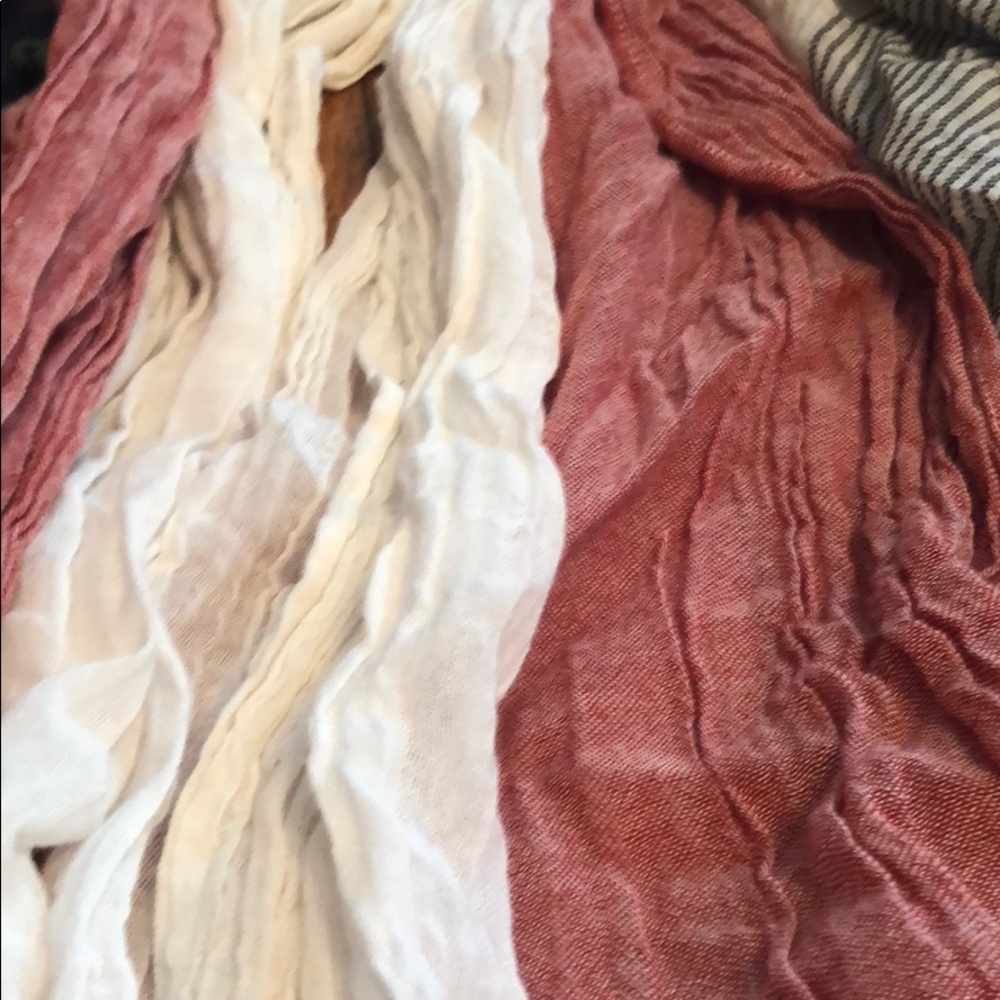 Scarfs - Picture 3 of 5
